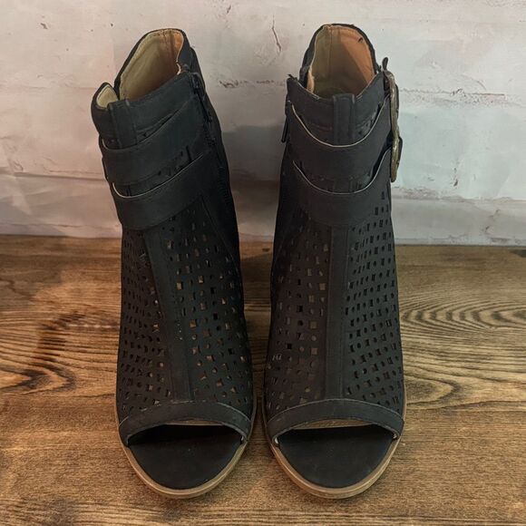 Brash Black Cut-Out Heeled Shoes - Picture 4 of 4